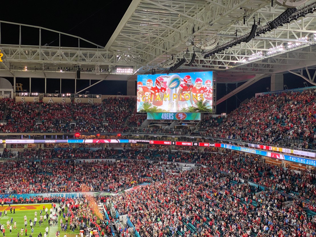 Super_Bowl_LIV_confetti_beginning