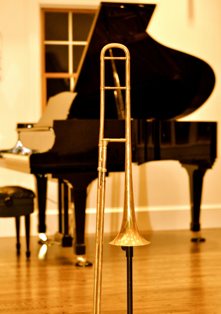 Rochut_Trombone_on_stand_©Toby_Oft